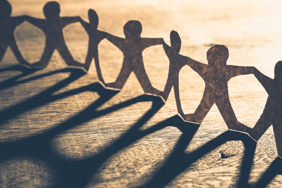 Human-Chain-Paper-845547386_4500x3000 (1)